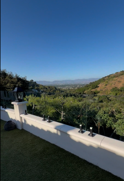 Frameless glass railing with panoramic view