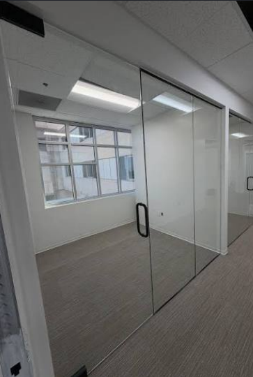 Commercial glass partition